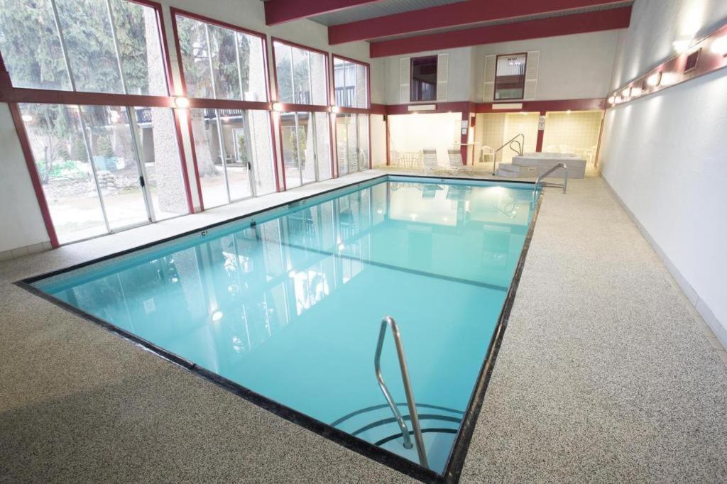 וורנון Riviera Village Green Hotel Complex מראה חיצוני תמונה