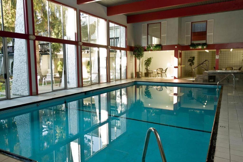 וורנון Riviera Village Green Hotel Complex מראה חיצוני תמונה